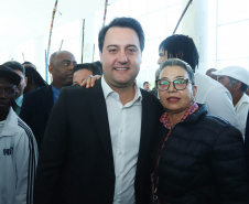 O governador Carlos Massa Ratinho Junior disse nesta quarta-feira (22), no lançamento oficial da Superintendência Geral de Diálogo e Interação Social (Sudis), que o Governo do Paraná está aberto ao diálogo e vai trabalhar diariamente para atender as demandas de todos os setores da sociedade, principalmente dos mais necessitados, em respeito ao compromisso com a construção de um Estado moderno e protetivo.Foto: Rodrigo Felix Leal/ANPr