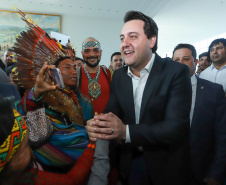 O governador Carlos Massa Ratinho Junior disse nesta quarta-feira (22), no lançamento oficial da Superintendência Geral de Diálogo e Interação Social (Sudis), que o Governo do Paraná está aberto ao diálogo e vai trabalhar diariamente para atender as demandas de todos os setores da sociedade, principalmente dos mais necessitados, em respeito ao compromisso com a construção de um Estado moderno e protetivo.Foto: Rodrigo Felix Leal/ANPr