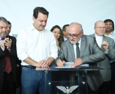O governador Carlos Massa Ratinho Junior disse nesta quarta-feira (22), no lançamento oficial da Superintendência Geral de Diálogo e Interação Social (Sudis), que o Governo do Paraná está aberto ao diálogo e vai trabalhar diariamente para atender as demandas de todos os setores da sociedade, principalmente dos mais necessitados, em respeito ao compromisso com a construção de um Estado moderno e protetivo.Foto: Rodrigo Felix Leal/ANPr