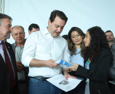 O governador Carlos Massa Ratinho Junior disse nesta quarta-feira (22), no lançamento oficial da Superintendência Geral de Diálogo e Interação Social (Sudis), que o Governo do Paraná está aberto ao diálogo e vai trabalhar diariamente para atender as demandas de todos os setores da sociedade, principalmente dos mais necessitados, em respeito ao compromisso com a construção de um Estado moderno e protetivo.Foto: Rodrigo Felix Leal/ANPr