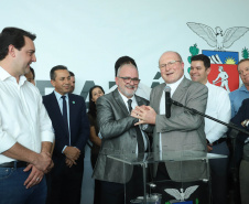 O governador Carlos Massa Ratinho Junior disse nesta quarta-feira (22), no lançamento oficial da Superintendência Geral de Diálogo e Interação Social (Sudis), que o Governo do Paraná está aberto ao diálogo e vai trabalhar diariamente para atender as demandas de todos os setores da sociedade, principalmente dos mais necessitados, em respeito ao compromisso com a construção de um Estado moderno e protetivo.Foto: Rodrigo Felix Leal/ANPr