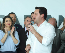 O governador Carlos Massa Ratinho Junior disse nesta quarta-feira (22), no lançamento oficial da Superintendência Geral de Diálogo e Interação Social (Sudis), que o Governo do Paraná está aberto ao diálogo e vai trabalhar diariamente para atender as demandas de todos os setores da sociedade, principalmente dos mais necessitados, em respeito ao compromisso com a construção de um Estado moderno e protetivo.Foto: Rodrigo Felix Leal/ANPr