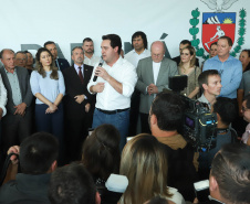 O governador Carlos Massa Ratinho Junior disse nesta quarta-feira (22), no lançamento oficial da Superintendência Geral de Diálogo e Interação Social (Sudis), que o Governo do Paraná está aberto ao diálogo e vai trabalhar diariamente para atender as demandas de todos os setores da sociedade, principalmente dos mais necessitados, em respeito ao compromisso com a construção de um Estado moderno e protetivo.Foto: Rodrigo Felix Leal/ANPr