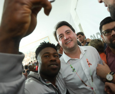 O governador Carlos Massa Ratinho Junior disse nesta quarta-feira (22), no lançamento oficial da Superintendência Geral de Diálogo e Interação Social (Sudis), que o Governo do Paraná está aberto ao diálogo e vai trabalhar diariamente para atender as demandas de todos os setores da sociedade, principalmente dos mais necessitados, em respeito ao compromisso com a construção de um Estado moderno e protetivo.Foto: Rodrigo Felix Leal/ANPr