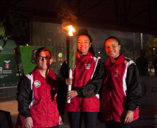 A capital recebeu os alunos-atletas que disputarão a fase regional dos 66º Jogos Escolares do Paraná (JEPS), realizados pelo Governo do Estado, e os 46º Jogos Escolares de Curitiba (em uma parceria com a Secretaria Municipal de Esporte, Lazer e Juventude - SMELJ) em uma inspiradora cerimônia de abertura nesta terça-feira (21). O evento foi no Centro de Esporte e Lazer Dirceu Graeser, na praça Oswaldo Cruz, palco de uma festa de ritmos, luzes, cores e vibração. Foto: Amanda Largas/SEED