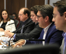Chefes de 42 núcleos regionais do Governo do Estado das cidades de Londrina, Cornélio Procópio e Jacarezinho participaram nesta quarta-feira (22) de uma reunião com o governador Carlos Massa Ratinho Junior no Palácio Iguaçu, em Curitiba