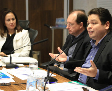 Chefes de 42 núcleos regionais do Governo do Estado das cidades de Londrina, Cornélio Procópio e Jacarezinho participaram nesta quarta-feira (22) de uma reunião com o governador Carlos Massa Ratinho Junior no Palácio Iguaçu, em Curitiba