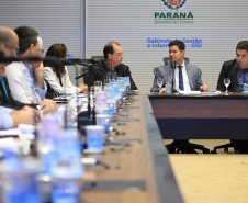 Chefes de 42 núcleos regionais do Governo do Estado das cidades de Londrina, Cornélio Procópio e Jacarezinho participaram nesta quarta-feira (22) de uma reunião com o governador Carlos Massa Ratinho Junior no Palácio Iguaçu, em Curitiba