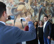 Chefes de 42 núcleos regionais do Governo do Estado das cidades de Londrina, Cornélio Procópio e Jacarezinho participaram nesta quarta-feira (22) de uma reunião com o governador Carlos Massa Ratinho Junior no Palácio Iguaçu, em Curitiba