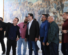 Chefes de 42 núcleos regionais do Governo do Estado das cidades de Londrina, Cornélio Procópio e Jacarezinho participaram nesta quarta-feira (22) de uma reunião com o governador Carlos Massa Ratinho Junior no Palácio Iguaçu, em Curitiba