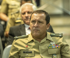 Os Portos do Paraná receberam nesta quinta-feira (23) alunos militares e civis da Escola Superior de Guerra (ESG), do Ministério da Defesa, participantes do Curso de Logística e Mobilização Nacional. Além de assistir a uma palestra sobre as atividades portuárias no Estado, o grupo visitou o cais do Porto de Paranaguá. Foto: Claudio Neves/Appa