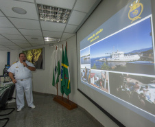 Os Portos do Paraná receberam nesta quinta-feira (23) alunos militares e civis da Escola Superior de Guerra (ESG), do Ministério da Defesa, participantes do Curso de Logística e Mobilização Nacional. Além de assistir a uma palestra sobre as atividades portuárias no Estado, o grupo visitou o cais do Porto de Paranaguá. Foto: Claudio Neves/Appa