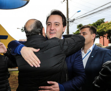 O governador Carlos Massa Ratinho Junior se reúne com prefeitos na sede da Associação dos Municípios do Oeste do Paraná (Amop) em Cascavel nesta sexta-feira (24),  para confirmar recursos do Estado para investimentos nos municípios. No mesmo encontro são anunciados investimentos que a Copel fará na região Oeste nos próximos três anos.   Cascavel, 24/05/2019 -  Foto: Geraldo Bubniak/ANPr