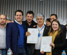 O governador Carlos Massa Ratinho Junior se reúne com prefeitos na sede da Associação dos Municípios do Oeste do Paraná (Amop) em Cascavel nesta sexta-feira (24),  para confirmar recursos do Estado para investimentos nos municípios. No mesmo encontro são anunciados investimentos que a Copel fará na região Oeste nos próximos três anos.   Cascavel, 24/05/2019 -  Foto: Geraldo Bubniak/ANPr