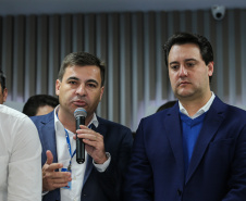 O governador Carlos Massa Ratinho Junior se reúne com prefeitos na sede da Associação dos Municípios do Oeste do Paraná (Amop) em Cascavel nesta sexta-feira (24),  para confirmar recursos do Estado para investimentos nos municípios. No mesmo encontro são anunciados investimentos que a Copel fará na região Oeste nos próximos três anos.   Cascavel, 24/05/2019 -  Foto: Geraldo Bubniak/ANPr