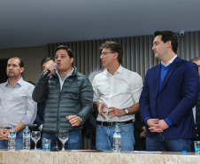 O governador Carlos Massa Ratinho Junior se reúne com prefeitos na sede da Associação dos Municípios do Oeste do Paraná (Amop) em Cascavel nesta sexta-feira (24),  para confirmar recursos do Estado para investimentos nos municípios. No mesmo encontro são anunciados investimentos que a Copel fará na região Oeste nos próximos três anos.   Cascavel, 24/05/2019 -  Foto: Geraldo Bubniak/ANPr