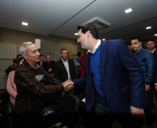 O governador Carlos Massa Ratinho Junior se reúne com prefeitos na sede da Associação dos Municípios do Oeste do Paraná (Amop) em Cascavel nesta sexta-feira (24),  para confirmar recursos do Estado para investimentos nos municípios. No mesmo encontro são anunciados investimentos que a Copel fará na região Oeste nos próximos três anos.   Cascavel, 24/05/2019 -  Foto: Geraldo Bubniak/ANPr