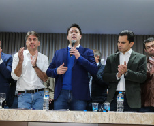 O governador Carlos Massa Ratinho Junior se reúne com prefeitos na sede da Associação dos Municípios do Oeste do Paraná (Amop) em Cascavel nesta sexta-feira (24),  para confirmar recursos do Estado para investimentos nos municípios. No mesmo encontro são anunciados investimentos que a Copel fará na região Oeste nos próximos três anos.   Cascavel, 24/05/2019 -  Foto: Geraldo Bubniak/ANPr