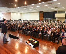 O governador Carlos Massa Ratinho Junior e o presidente da Copel, Daniel Pimentel Slaviero, anunciam nesta sexta-feira (24) os investimentos da Companhia na região Oeste do Paraná para os próximos três anos. Foto: Rodrigo Felix Leal/ANPr