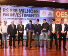 O governador Carlos Massa Ratinho Junior e o presidente da Copel, Daniel Pimentel Slaviero, anunciam nesta sexta-feira (24) os investimentos da Companhia na região Oeste do Paraná para os próximos três anos. Foto: Rodrigo Felix Leal/ANPr