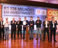 O governador Carlos Massa Ratinho Junior e o presidente da Copel, Daniel Pimentel Slaviero, anunciam nesta sexta-feira (24) os investimentos da Companhia na região Oeste do Paraná para os próximos três anos. Foto: Rodrigo Felix Leal/ANPr