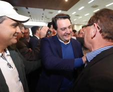 O governador Carlos Massa Ratinho Junior e o presidente da Copel, Daniel Pimentel Slaviero, anunciam nesta sexta-feira (24) os investimentos da Companhia na região Oeste do Paraná para os próximos três anos. Foto: Rodrigo Felix Leal/ANPr