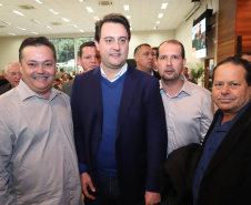 O governador Carlos Massa Ratinho Junior e o presidente da Copel, Daniel Pimentel Slaviero, anunciam nesta sexta-feira (24) os investimentos da Companhia na região Oeste do Paraná para os próximos três anos. Foto: Rodrigo Felix Leal/ANPr
