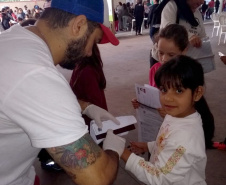 O Paraná Cidadão, a feira de serviços de cidadania, defesa de direitos e inclusão social da Secretaria da Justiça, Família e Trabalho realizou em apenas três dias mais de 10 mil atendimentos em Carlópolis, no Norte Pioneiro. Foram emitidas 1.483 carteiras de identidade e 851 CPF’s, além de 63 carteiras de trabalho. “São serviços gratuitos que contribuem para uma sociedade mais equilibrada e justa”, disse o secretário Ney Leprevost. Foto:SEJUT