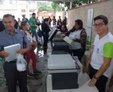 O Paraná Cidadão, a feira de serviços de cidadania, defesa de direitos e inclusão social da Secretaria da Justiça, Família e Trabalho realizou em apenas três dias mais de 10 mil atendimentos em Carlópolis, no Norte Pioneiro. Foram emitidas 1.483 carteiras de identidade e 851 CPF’s, além de 63 carteiras de trabalho. “São serviços gratuitos que contribuem para uma sociedade mais equilibrada e justa”, disse o secretário Ney Leprevost. Foto:SEJUT