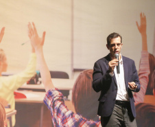 O governador Carlos Massa Ratinho Junior e o secretário da Educação e Esporte, Renato Feder (foto), apresentaram nesta segunda-feira (27/05) o programa Escola Presente, criado para evitar o abandono escolar.Curitiba, 27-05-19.Foto: Arnaldo Alves / ANPr.