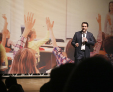 O governador Carlos Massa Ratinho Junior e o secretário da Educação e Esporte, Renato Feder, apresentaram nesta segunda-feira (27/05) o programa Escola Presente, criado para evitar o abandono escolar.Curitiba, 27-05-19.Foto: Arnaldo Alves / ANPr.