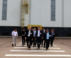 O governador Carlos Massa Ratinho Junior conheceu nesta segunda-feira (27) o primeiro projeto internacional da Aker Solutions desenvolvido integralmente no Paraná, na sede da fábrica, em São José dos Pinhais.Foto: Gilson Abreu/ANPr