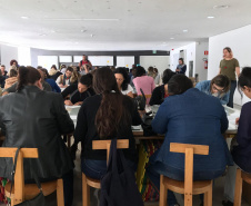 O Museu Oscar Niemeyer promove nesta quarta-feira (29) mais um encontro do ?MON para Educadores?, programa voltado para professores de artes do ensino público e privado, alunos de Licenciatura em Artes e outros profissionais da área de mediação cultural. Para recebê-los, a equipe do Educativo do Museu preparou a oficina teórico-prática ?Corpo Manifesto: Entre a Presença e a Ausência?.  -  Foto: Danusa Patel