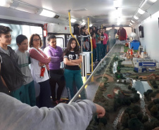 
A grande maquete da Sanepar, que mostra o caminho da água do rio ao rio, fez parada em Renascença e Santo Antônio do Sudoeste