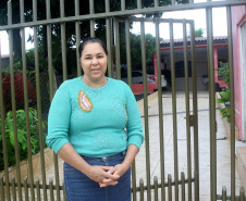 Presença policial transforma ambiente escolar e entorno em Foz do Iguaçu. Na imagem, Suely Santos. Foto: Jaelson Lucas/AENPr
