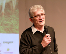 Para o secretário estadual da Agricultura e do Abastecimento, Norberto Ortigara, o Paraná tem condições técnicas, econômicas e políticas de evoluir, e tem mostrando capacidade de ação e estrutura para suspender a vacinação. Foto: Gisele Barão/SEAB