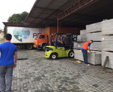 A Coordenadoria Estadual de Proteção e Defesa Civil liberou nesta segunda-feira (3) o terceiro caminhão com materiais de ajuda humanitária aos municípios mais atingidos pelas chuvas dos últimos dias, todos já com decretos de situação de emergência.  -  Curitiba, 03/06/2019  -  Foto: Divulgação Defesa Civil Governo do Paraná