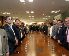 O governador Carlos Massa Ratinho Junior e o secretário Beto Preto assinaram nesta segunda-feira (3) a liberação de R$ 20 milhões para 19 consórcios intermunicipais de saúde. Os benefícios vão chegar a 335 municípios do Estado. No mesmo ato, eles autorizaram a licitação das obras do Centro de Especialidades de Jacarezinho, no Norte Pioneiro, no valor de R$ 9,1 milhões.  -  Curitiba, 03/06/2019  -  Foto: Gilson Abreu/ANPr