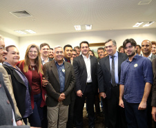 O governador Carlos Massa Ratinho Junior e o secretário Beto Preto assinaram nesta segunda-feira (3) a liberação de R$ 20 milhões para 19 consórcios intermunicipais de saúde. Os benefícios vão chegar a 335 municípios do Estado. No mesmo ato, eles autorizaram a licitação das obras do Centro de Especialidades de Jacarezinho, no Norte Pioneiro, no valor de R$ 9,1 milhões.  -  Curitiba, 03/06/2019  -  Foto: Gilson Abreu/ANPr