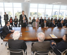 O governador Carlos Massa Ratinho Junior libera recursos para bolsas de pesquisa e extensão, para pesquisadores das universidades e institutos de pesquisa do Paraná.Curitiba, 04-06-19.Foto: Arnaldo Alves/ANPr