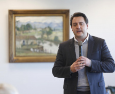 O governador Carlos Massa Ratinho Junior libera recursos para bolsas de pesquisa e extensão, para pesquisadores das universidades e institutos de pesquisa do Paraná.Curitiba, 04-06-19.Foto: Arnaldo Alves/ANPr