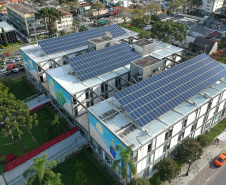 Painéis fotovoltaicos instalados no teto da Prefeitura. Curitiba, 21/05/2019.Foto: Luiz Costa /SMCS