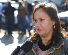 Cinquenta e seis famílias de produtores rurais ocupantes de terras pertencentes ao Estado (devolutas) em Pitanga e Boa Ventura do São Roque, no Centro do Paraná, receberam nesta sexta-feira (7) os títulos de propriedade de seus imóveis. Aguardado há anos pelas famílias, o documento de regularização das terras foi entregue em encontro com o governador Carlos Massa Ratinho Junior, realizado em Pitanga.   Foto: José Fernando Ogura/ANPr