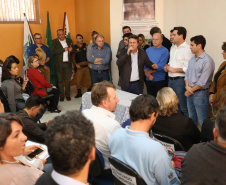 Os municípios de Pitanga, Goioxim, Guarapuava, Roncador, Campina do Simão e Cândido de Abreu, na região central do Paraná, vão investir R$ 2,3 milhões em obras e ações de melhoria em outras áreas. Os recursos são do Governo do Estado e foram confirmados pelo governador Carlos Massa Ratinho Junior nesta sexta-feira (7), em encontro com prefeitos na Associação dos Municípios do Centro do Paraná (AMOCENTRO), em Pitanga.  Foto: José Fernando Ogura/ANPr
