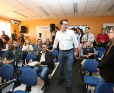 Os municípios de Pitanga, Goioxim, Guarapuava, Roncador, Campina do Simão e Cândido de Abreu, na região central do Paraná, vão investir R$ 2,3 milhões em obras e ações de melhoria em outras áreas. Os recursos são do Governo do Estado e foram confirmados pelo governador Carlos Massa Ratinho Junior nesta sexta-feira (7), em encontro com prefeitos na Associação dos Municípios do Centro do Paraná (AMOCENTRO), em Pitanga.  Foto: José Fernando Ogura/ANPr