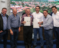 Governador Carlos Massa Ratinho Junior se reúne em Irati com os prefeitos do Centro-Sul do Paraná, e repassa recursos para investimentos em diversos municípios da região. O secretário do Desenvolvimento Urbano e Obras Públicas, João Carlos Ortega, também participa do encontro.  -  Irati, 07/06/2019  -  Foto: Geraldo Bubniak/ANPr