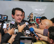 Governador Carlos Massa Ratinho Junior se reúne em Irati com os prefeitos do Centro-Sul do Paraná, e repassa recursos para investimentos em diversos municípios da região. O secretário do Desenvolvimento Urbano e Obras Públicas, João Carlos Ortega, também participa do encontro.  -  Irati, 07/06/2019  -  Foto: Geraldo Bubniak/ANPr