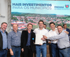 Governador Carlos Massa Ratinho Junior se reúne em Irati com os prefeitos do Centro-Sul do Paraná, e repassa recursos para investimentos em diversos municípios da região. O secretário do Desenvolvimento Urbano e Obras Públicas, João Carlos Ortega, também participa do encontro.  -  Irati, 07/06/2019  -  Foto: Geraldo Bubniak/ANPr