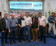 Governador Carlos Massa Ratinho Junior se reúne em Irati com os prefeitos do Centro-Sul do Paraná, e repassa recursos para investimentos em diversos municípios da região. O secretário do Desenvolvimento Urbano e Obras Públicas, João Carlos Ortega, também participa do encontro.  -  Irati, 07/06/2019  -  Foto: Geraldo Bubniak/ANPr