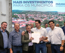 Governador Carlos Massa Ratinho Junior se reúne em Irati com os prefeitos do Centro-Sul do Paraná, e repassa recursos para investimentos em diversos municípios da região. O secretário do Desenvolvimento Urbano e Obras Públicas, João Carlos Ortega, também participa do encontro.  -  Irati, 07/06/2019  -  Foto: Geraldo Bubniak/ANPr